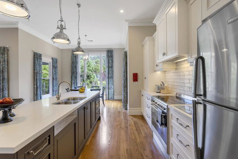 Grandview Accommodation - The Elm Tree Apartments - New Castle Holiday 14