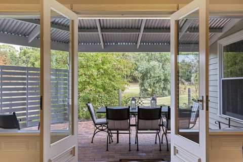 Grandview Accommodation - The Elm Tree Apartments - New Castle Holiday 18