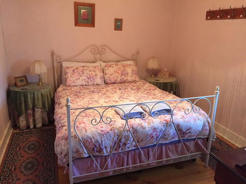 Lavender Cottage B&B - New Castle Holiday 1