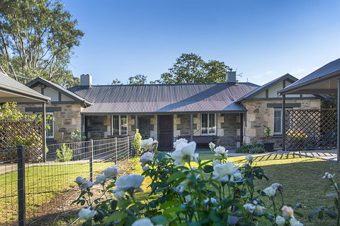Stoneleigh Cottage Bed And Breakfast - New Castle Holiday 0