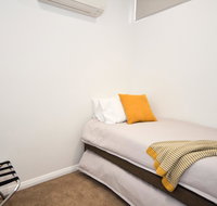 Loxton Courthouse Apartments - New Castle Holiday