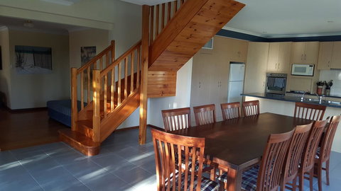 Breeze On Scenic - New Castle Holiday 6