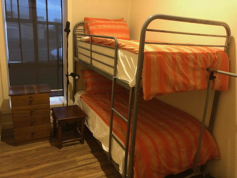 Kingscote Central - New Castle Holiday 6