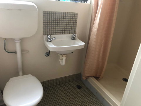 Kingscote Central - New Castle Holiday 8