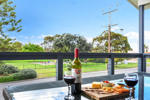 'Hope House' - Encounter Bay - New Castle Holiday 1