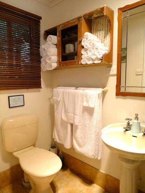 Aldgate Valley Bed And Breakfast - New Castle Holiday 27