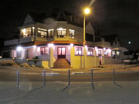 McCloud House - New Castle Holiday 8