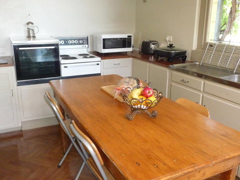 Country Bakehouse Accommodation - New Castle Holiday 5