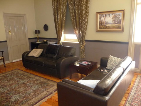 Country Bakehouse Accommodation - New Castle Holiday 4