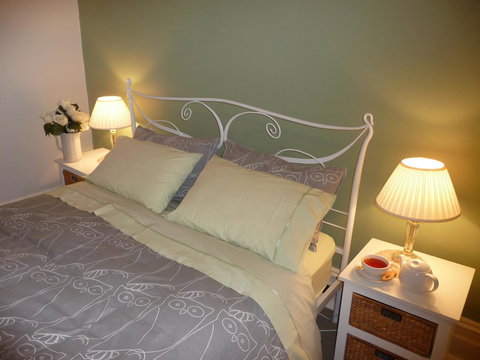 Country Bakehouse Accommodation - New Castle Holiday 15