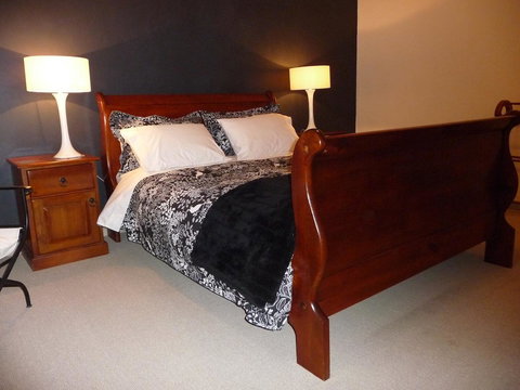 Country Bakehouse Accommodation - New Castle Holiday 3