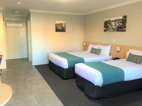 Bathurst Motor Inn - New Castle Holiday 19