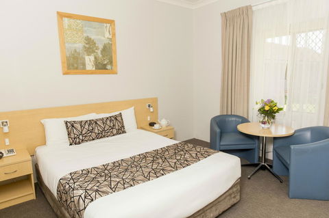 Bathurst Motor Inn - New Castle Holiday 3