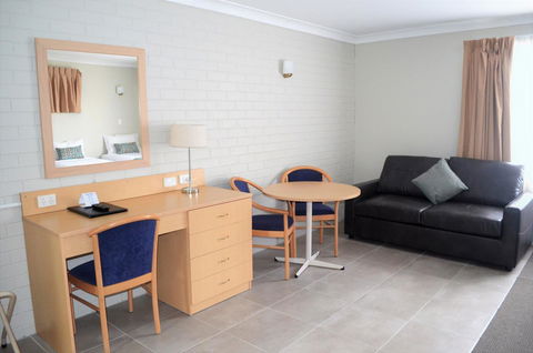 Bathurst Motor Inn - New Castle Holiday 9