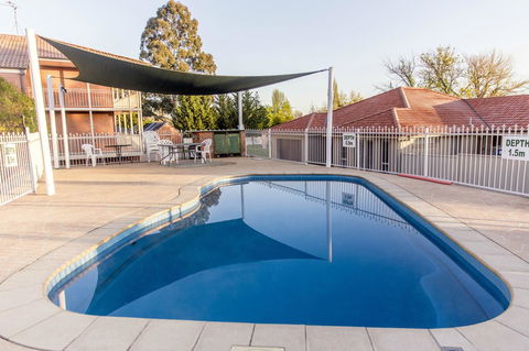 Bathurst Motor Inn - New Castle Holiday 5