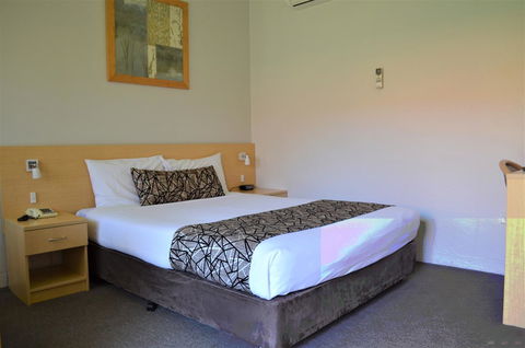Bathurst Motor Inn - New Castle Holiday 25