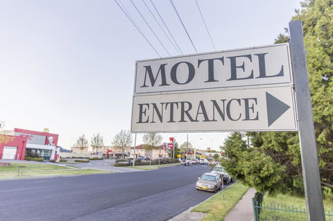 Bathurst Motor Inn - New Castle Holiday 35