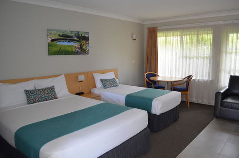 Bathurst Motor Inn - New Castle Holiday 18