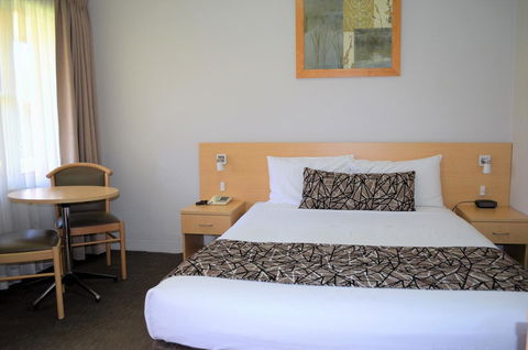Bathurst Motor Inn - New Castle Holiday 26