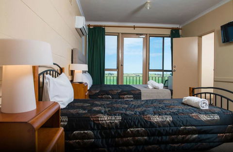 Tailem Bend Riverside Hotel - New Castle Holiday 1