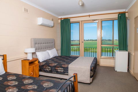 Tailem Bend Riverside Hotel - New Castle Holiday 0