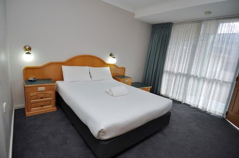 Hilton Beachfront Motel - New Castle Holiday 24
