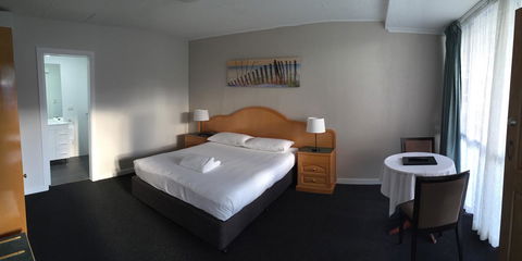 Hilton Beachfront Motel - New Castle Holiday 27
