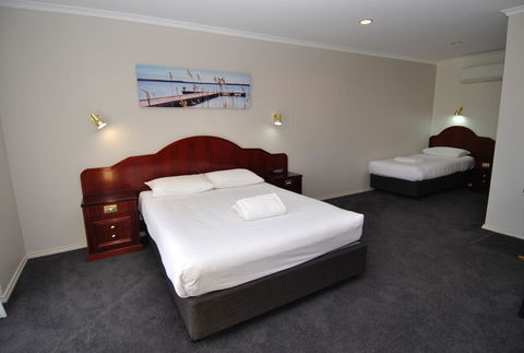 Hilton Beachfront Motel - New Castle Holiday 41