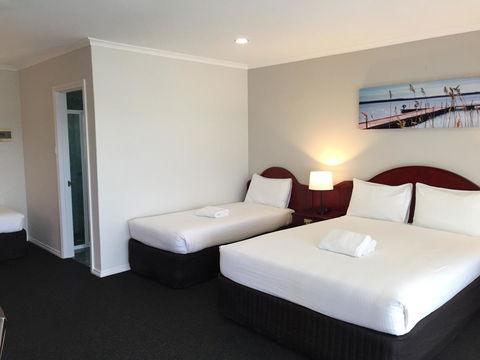 Hilton Beachfront Motel - New Castle Holiday 20