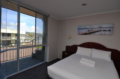 Hilton Beachfront Motel - New Castle Holiday 34