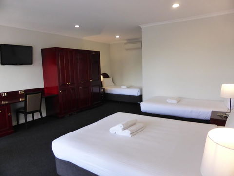 Hilton Beachfront Motel - New Castle Holiday 35
