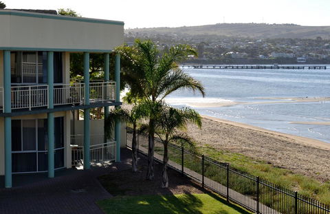 Hilton Beachfront Motel - New Castle Holiday 40