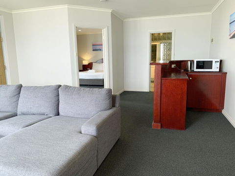 Hilton Beachfront Motel - New Castle Holiday 16