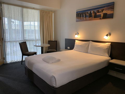 Hilton Beachfront Motel - New Castle Holiday 1