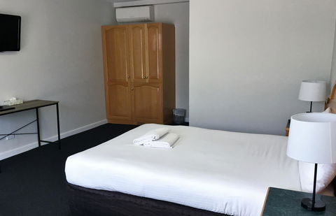 Hilton Beachfront Motel - New Castle Holiday 26