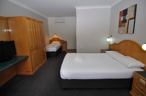 Hilton Beachfront Motel - New Castle Holiday 36