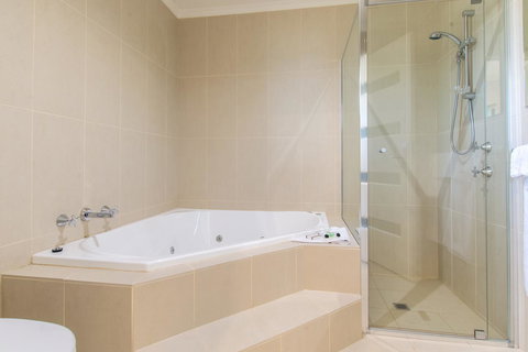 Mick O\'Sheas - New Castle Holiday 22