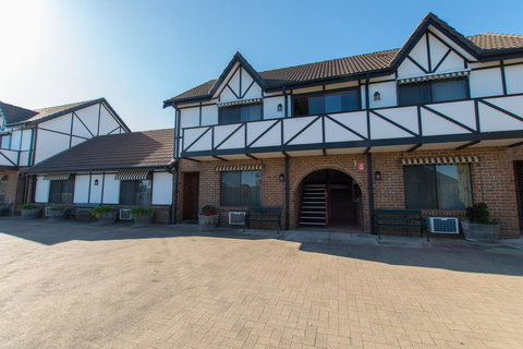 Mick O\'Sheas - New Castle Holiday 36