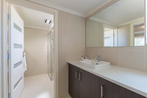 Mick O\'Sheas - New Castle Holiday 28