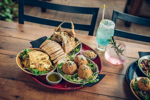 Mick O\'Sheas - New Castle Holiday 10