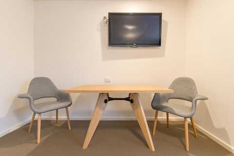 Mick O\'Sheas - New Castle Holiday 8