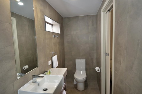 105 On The Park - New Castle Holiday 13