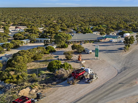 Border Village Roadhouse - New Castle Holiday 6