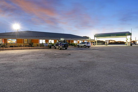 Border Village Roadhouse - New Castle Holiday 2