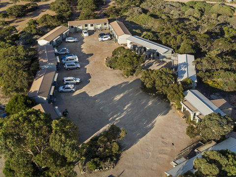 Border Village Roadhouse - New Castle Holiday 16