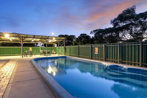 Border Village Roadhouse - New Castle Holiday 4