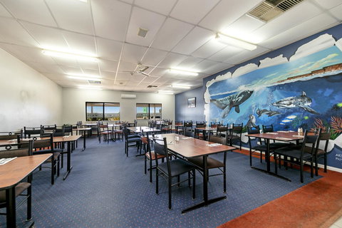 Border Village Roadhouse - New Castle Holiday 7