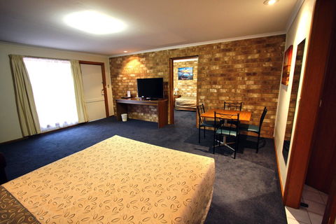 Clare Central - New Castle Holiday 15