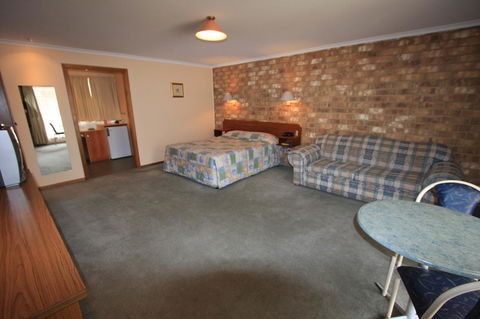 Clare Central - New Castle Holiday 8