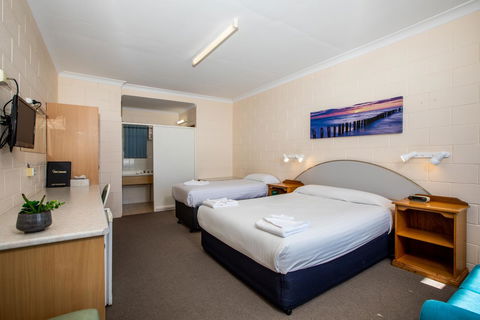 Blue Seas Motel - New Castle Holiday 3
